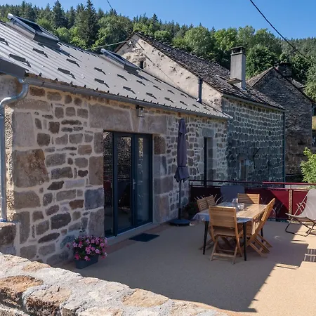 La Sagnette 4/6 Personnes Holiday home Lanuejols (Lozere)